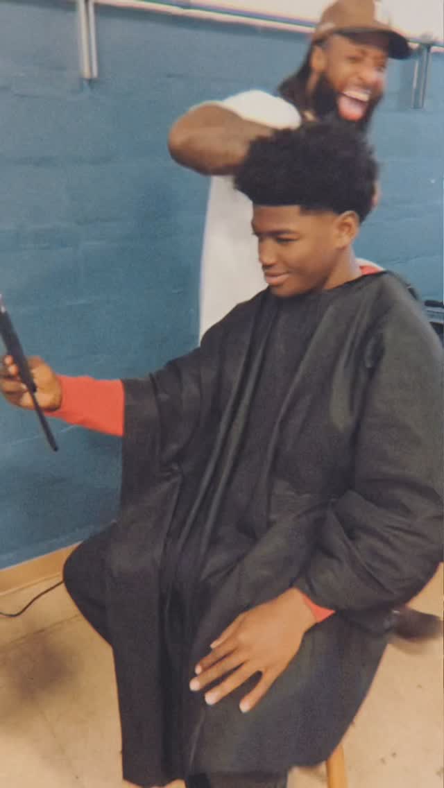 A haircut during an IAMBK barbershop session